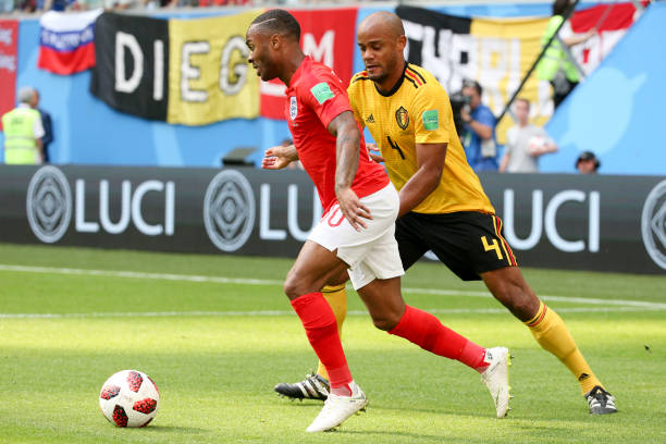 他在接受采 他在接受采