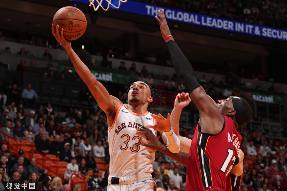 伊藤洋辉首球穆西亚拉一条龙 拜仁4-0法兰克福.