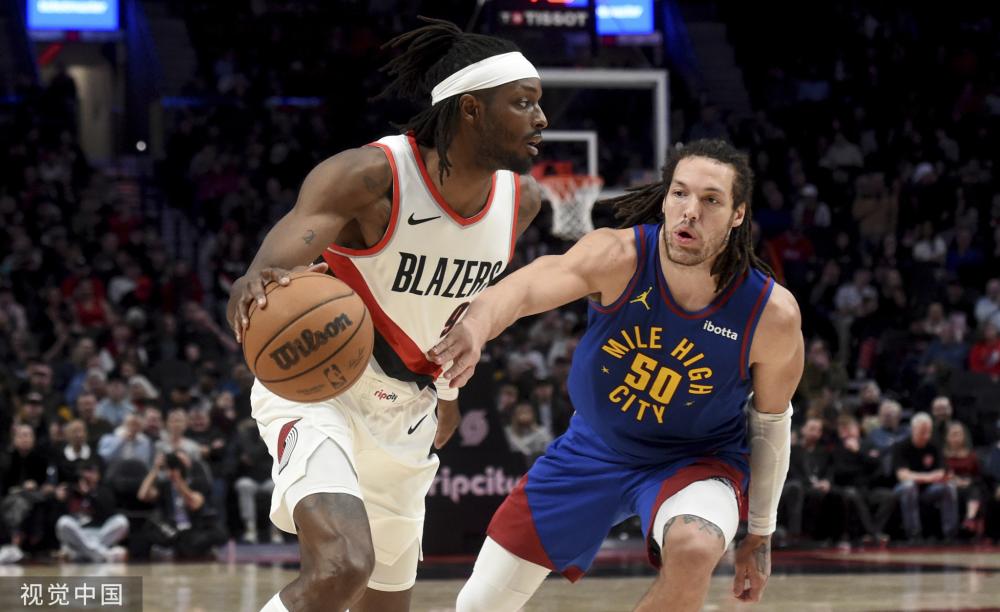 世体：在落选比赛大名单后，法蒂独自在巴萨基地进行训练.